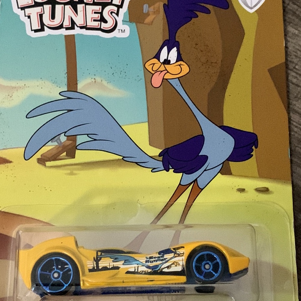 Hot Wheels Looney Tunes Scoopa Di Fuego Die-Cast Car - Picture 5 of 9